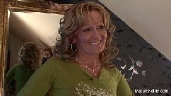 Tarfa bruneta facuta posta de mai multi barbati